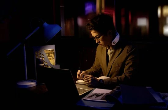 SKG | Nekmassage-apparaat | Draadloos Met Warmtefunctie En Vibratie | Spiertherapie Om Stress | Nek | Model 4356E | Wit 6 SKG | Nekmassage-apparaat | Draadloos Met Warmtefunctie En Vibratie | Spiertherapie Om Stress | Nek | Model 4356E | Wit - Afbeelding 6