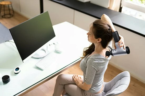 Hyundai – Massage Gun - Massage Apparaat Met 4 Opzetstukken – Zilver 2 Hyundai – Massage Gun - Massage Apparaat Met 4 Opzetstukken – Zilver - Afbeelding 2