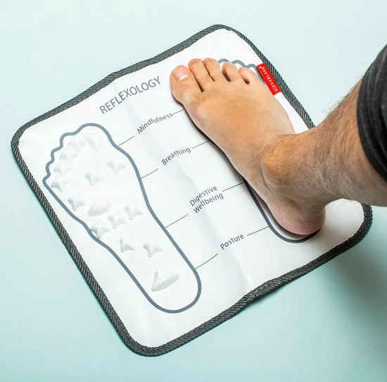 Kikkerland Voetmassage Mat - Ontspanning - Mindfulness - Voor Op De Bank Of Op Bed 1 Kikkerland Voetmassage Mat - Ontspanning - Mindfulness - Voor Op De Bank Of Op Bed